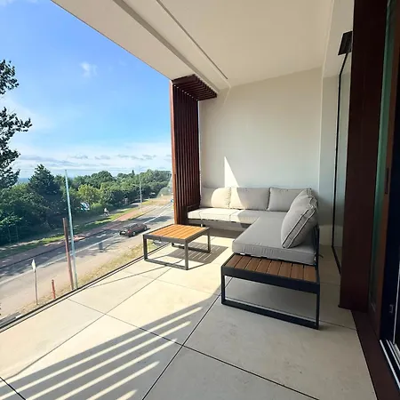 Lemare Apartment *